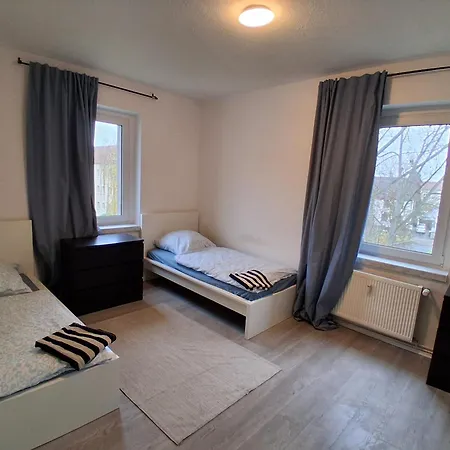 Crew Quartier Serviced Ideal Fuer Monteure 3 Schlafzimmer In Leuna *