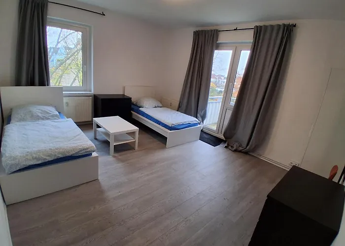 Lägenhet Crew Quartier Serviced Ideal Fuer Monteure 3 Schlafzimmer In Leuna