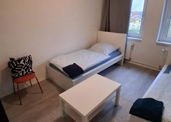 Lägenhet Crew Quartier Serviced Ideal Fuer Monteure 3 Schlafzimmer In Leuna